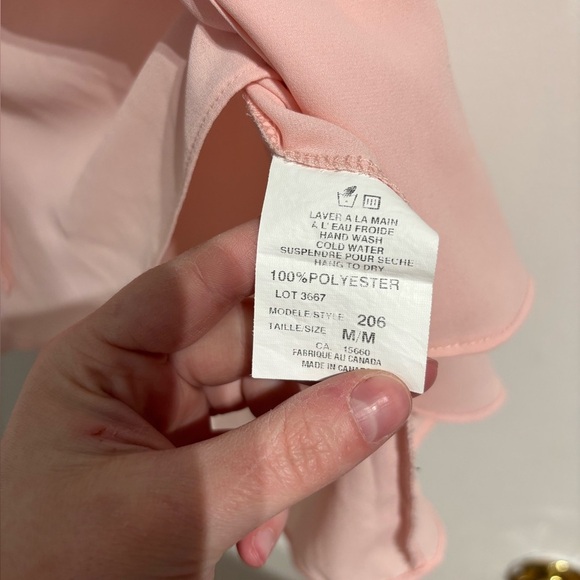 🎉4/30$🎉 Pink Sleeveless Boxy Tiered Blouse PTP 19 in🖤🩷 - Picture 3 of 5